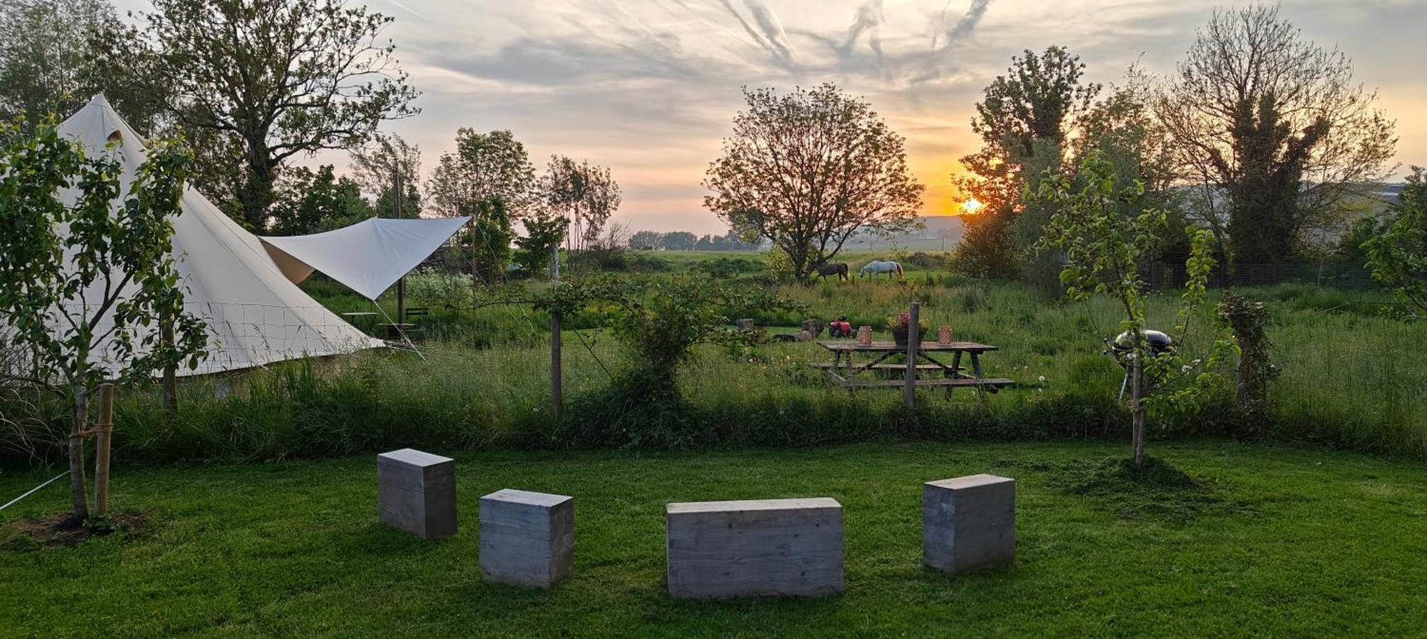 Au Pied Du Trieu, The Glamping Experience Hotel Labroye Exterior photo